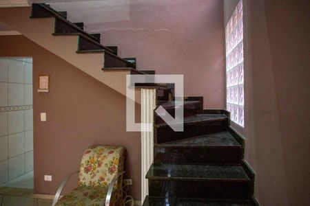 Casa à venda com 252m², 3 quartos e 3 vagasEscada