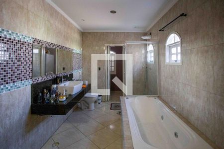 Casa à venda com 252m², 3 quartos e 3 vagasBanheiro da Suíte