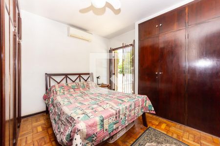 Casa à venda com 225m², 4 quartos e 2 vagasSuíte 2