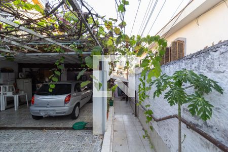 Casa à venda com 240m², 3 quartos e 4 vagasQuintal/Garagem