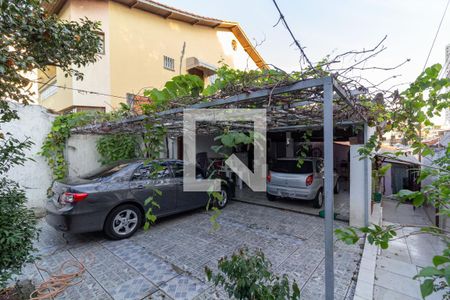 Casa à venda com 240m², 3 quartos e 4 vagasQuintal/Garagem