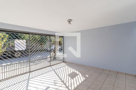 Garagem de casa à venda com 3 quartos, 140m² em Jardim Santa Emília, São Paulo