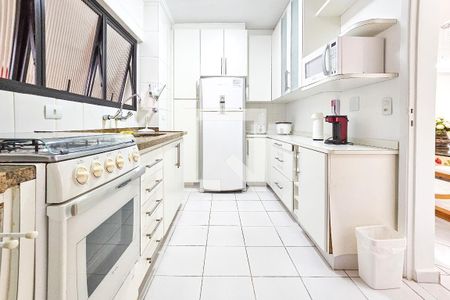 Apartamento para alugar com 118m², 3 quartos e 2 vagasCozinha