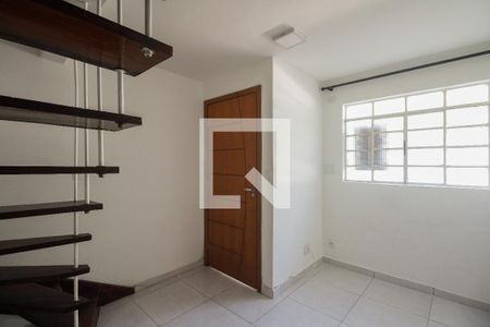 Sala  de casa para alugar com 2 quartos, 68m² em Chácara Califórnia, São Paulo