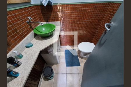 Casa à venda com 250m², 5 quartos e 2 vagas Casa à venda com 250m², 5 quartos e 2 vagasLavabo