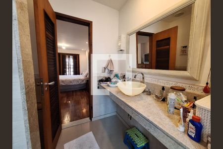 Casa à venda com 250m², 5 quartos e 2 vagas Casa à venda com 250m², 5 quartos e 2 vagasBanheiro da suíte 2