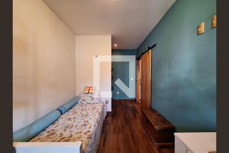 Casa à venda com 250m², 5 quartos e 2 vagas Casa à venda com 250m², 5 quartos e 2 vagasQuarto 4