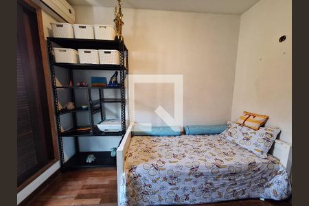 Casa à venda com 250m², 5 quartos e 2 vagas Casa à venda com 250m², 5 quartos e 2 vagasQuarto 4