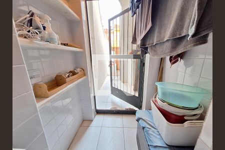 Casa à venda com 250m², 5 quartos e 2 vagas Casa à venda com 250m², 5 quartos e 2 vagasÁrea de serviço