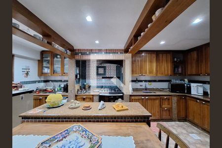 Casa à venda com 250m², 5 quartos e 2 vagas Casa à venda com 250m², 5 quartos e 2 vagasCozinha