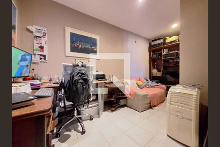 Casa à venda com 250m², 5 quartos e 2 vagas Casa à venda com 250m², 5 quartos e 2 vagasSuíte 1