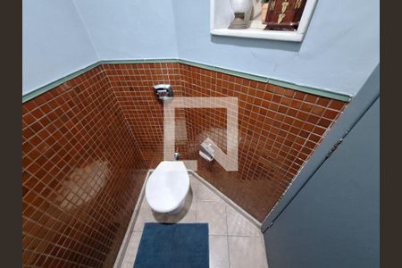 Casa à venda com 250m², 5 quartos e 2 vagas Casa à venda com 250m², 5 quartos e 2 vagasLavabo