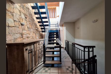 Casa à venda com 250m², 5 quartos e 2 vagas Casa à venda com 250m², 5 quartos e 2 vagasCorredor