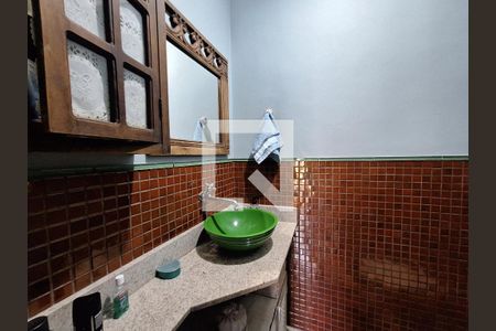 Casa à venda com 250m², 5 quartos e 2 vagas Casa à venda com 250m², 5 quartos e 2 vagasLavabo