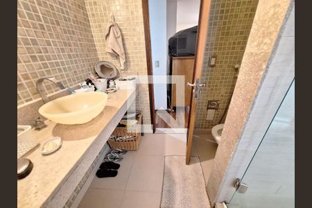 Casa à venda com 250m², 5 quartos e 2 vagas Casa à venda com 250m², 5 quartos e 2 vagasBanheiro da suíte 2