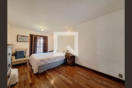 Casa à venda com 250m², 5 quartos e 2 vagas Casa à venda com 250m², 5 quartos e 2 vagasSuíte 2