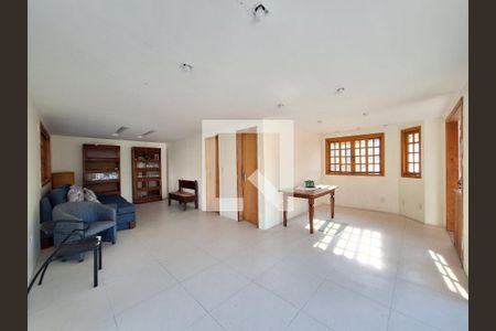 Casa à venda com 250m², 5 quartos e 2 vagas Casa à venda com 250m², 5 quartos e 2 vagasTerraço