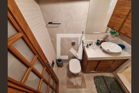 Casa à venda com 250m², 5 quartos e 2 vagas Casa à venda com 250m², 5 quartos e 2 vagasBanheiro 3