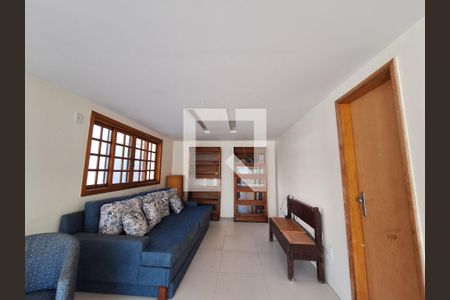 Casa à venda com 250m², 5 quartos e 2 vagas Casa à venda com 250m², 5 quartos e 2 vagasTerraço