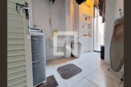 Casa à venda com 250m², 5 quartos e 2 vagas Casa à venda com 250m², 5 quartos e 2 vagasÁrea de serviço