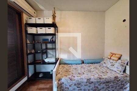 Casa à venda com 250m², 5 quartos e 2 vagas Casa à venda com 250m², 5 quartos e 2 vagasQuarto 4