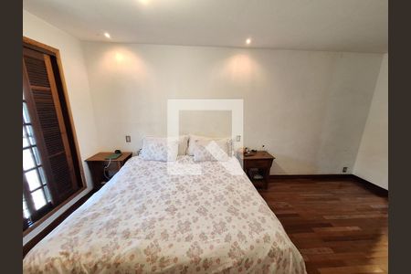 Casa à venda com 250m², 5 quartos e 2 vagas Casa à venda com 250m², 5 quartos e 2 vagasSuíte 2