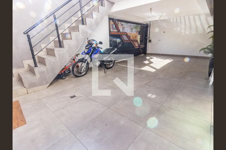 Casa à venda com 250m², 3 quartos e 3 vagas Casa à venda com 250m², 3 quartos e 3 vagasGaragem e Area de serviço