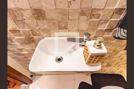 Casa à venda com 250m², 3 quartos e 3 vagas Casa à venda com 250m², 3 quartos e 3 vagasLavabo