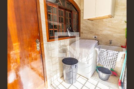 Casa à venda com 250m², 3 quartos e 3 vagas Casa à venda com 250m², 3 quartos e 3 vagasGaragem e Area de serviço