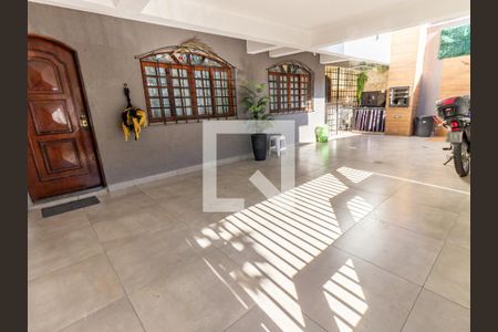 Casa à venda com 250m², 3 quartos e 3 vagas Casa à venda com 250m², 3 quartos e 3 vagasGaragem e Area de serviço