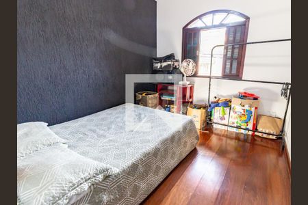 Casa à venda com 250m², 3 quartos e 3 vagas Casa à venda com 250m², 3 quartos e 3 vagasQuarto 2