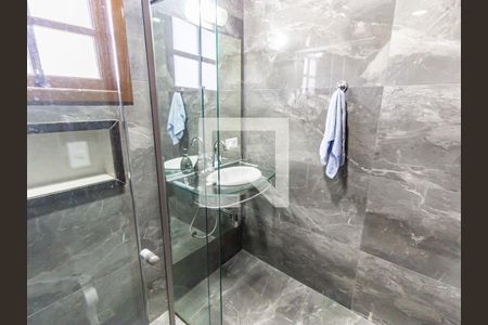 Casa à venda com 250m², 3 quartos e 3 vagas Casa à venda com 250m², 3 quartos e 3 vagasBanheiro