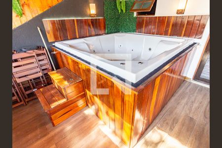 Casa à venda com 250m², 3 quartos e 3 vagas Casa à venda com 250m², 3 quartos e 3 vagasVaranda