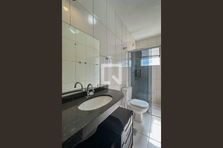 Banheiro de apartamento à venda com 2 quartos, 80m² em Alto dos Pinheiros, Belo Horizonte