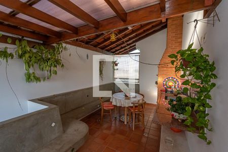 Casa à venda com 244m², 6 quartos e 4 vagasVaranda/Churrasqueira
