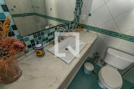 Casa à venda com 244m², 6 quartos e 4 vagasDetalhe Banheiro da Suíte 1