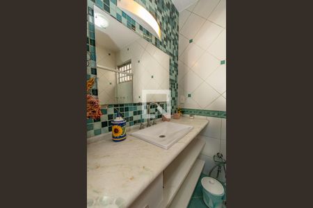 Casa à venda com 244m², 6 quartos e 4 vagasBanheiro da Suíte 1