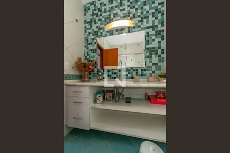 Casa à venda com 244m², 6 quartos e 4 vagasBanheiro da Suíte 1