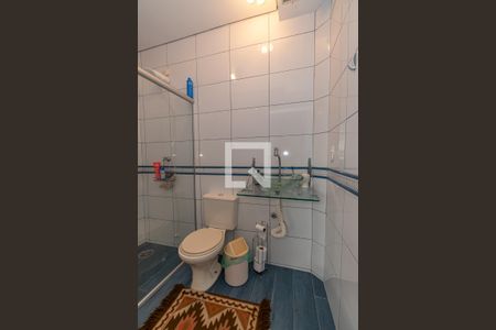 Casa à venda com 244m², 6 quartos e 4 vagasBanheiro da Suíte 2