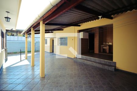 Casa à venda com 187m², 4 quartos e 6 vagas Casa à venda com 187m², 4 quartos e 6 vagasQuintal