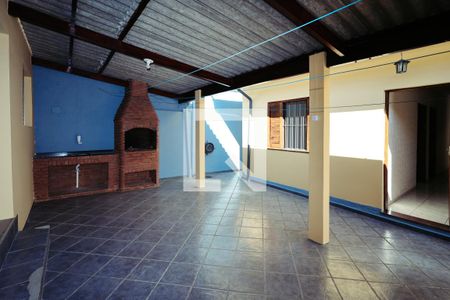 Casa à venda com 187m², 4 quartos e 6 vagas Casa à venda com 187m², 4 quartos e 6 vagasQuintal