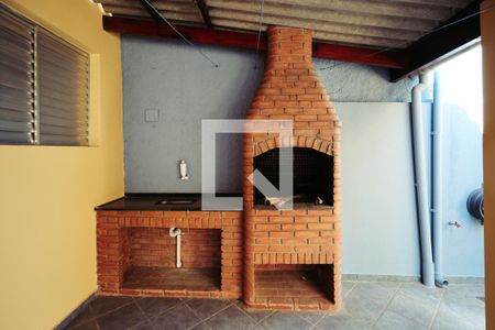 Casa à venda com 187m², 4 quartos e 6 vagas Casa à venda com 187m², 4 quartos e 6 vagasQuintal
