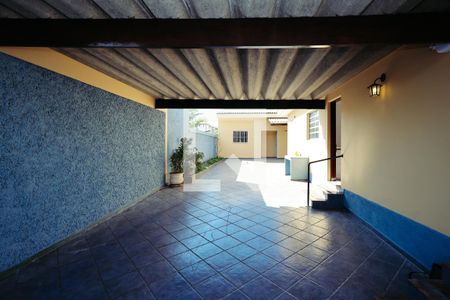 Casa à venda com 187m², 4 quartos e 6 vagas Casa à venda com 187m², 4 quartos e 6 vagasGaragem