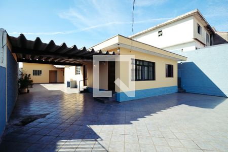 Casa à venda com 187m², 4 quartos e 6 vagas Casa à venda com 187m², 4 quartos e 6 vagasGaragem