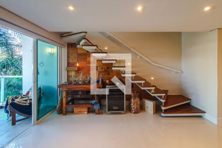 Apartamento à venda com 151m², 3 quartos e 3 vagassala escada