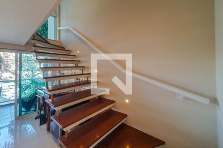 Apartamento à venda com 151m², 3 quartos e 3 vagasescada