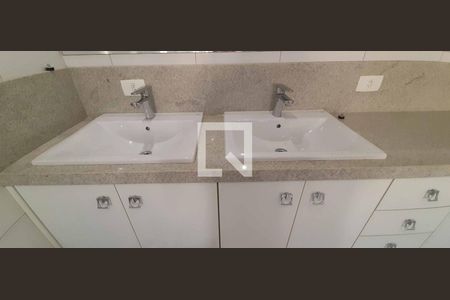 Casa à venda com 398m², 6 quartos e sem vagaBanheiro da Suíte 2