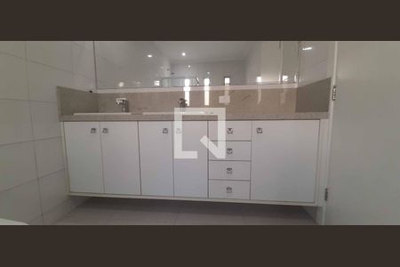 Casa à venda com 398m², 6 quartos e sem vagaBanheiro da Suíte 2