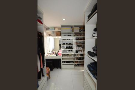Apartamento à venda com 114m², 4 quartos e 2 vagasCloset