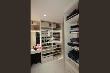 Apartamento à venda com 114m², 4 quartos e 2 vagasCloset